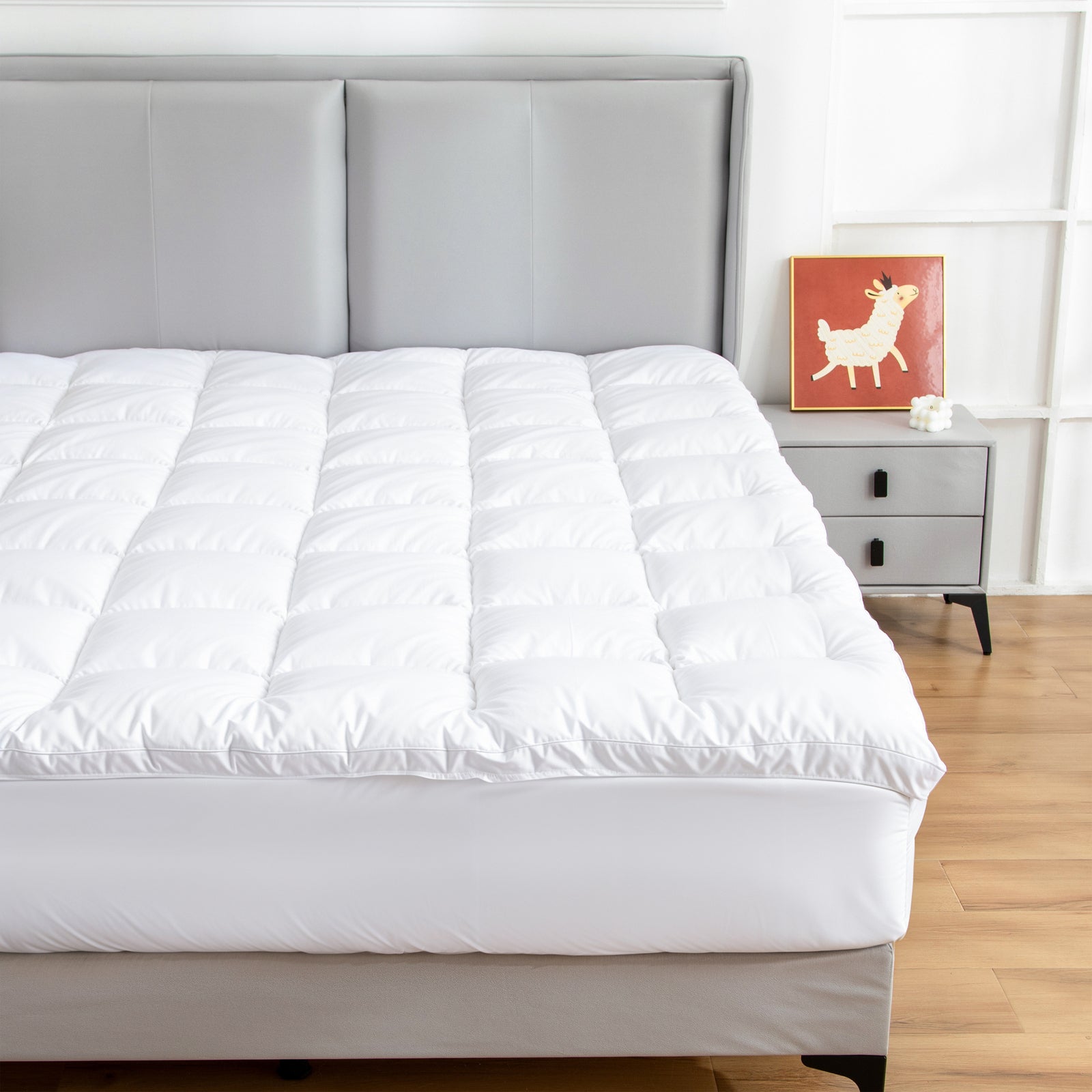 Hypoallergenic, Antibacterial w/ 100% Microfiber filling Mattress Topper - QUEEN Chez Guru