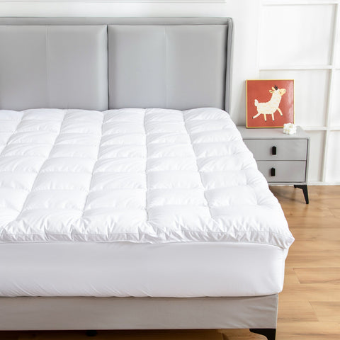 Hypoallergenic, Antibacterial w/ 100% Microfiber filling Mattress Topper - QUEEN Chez Guru